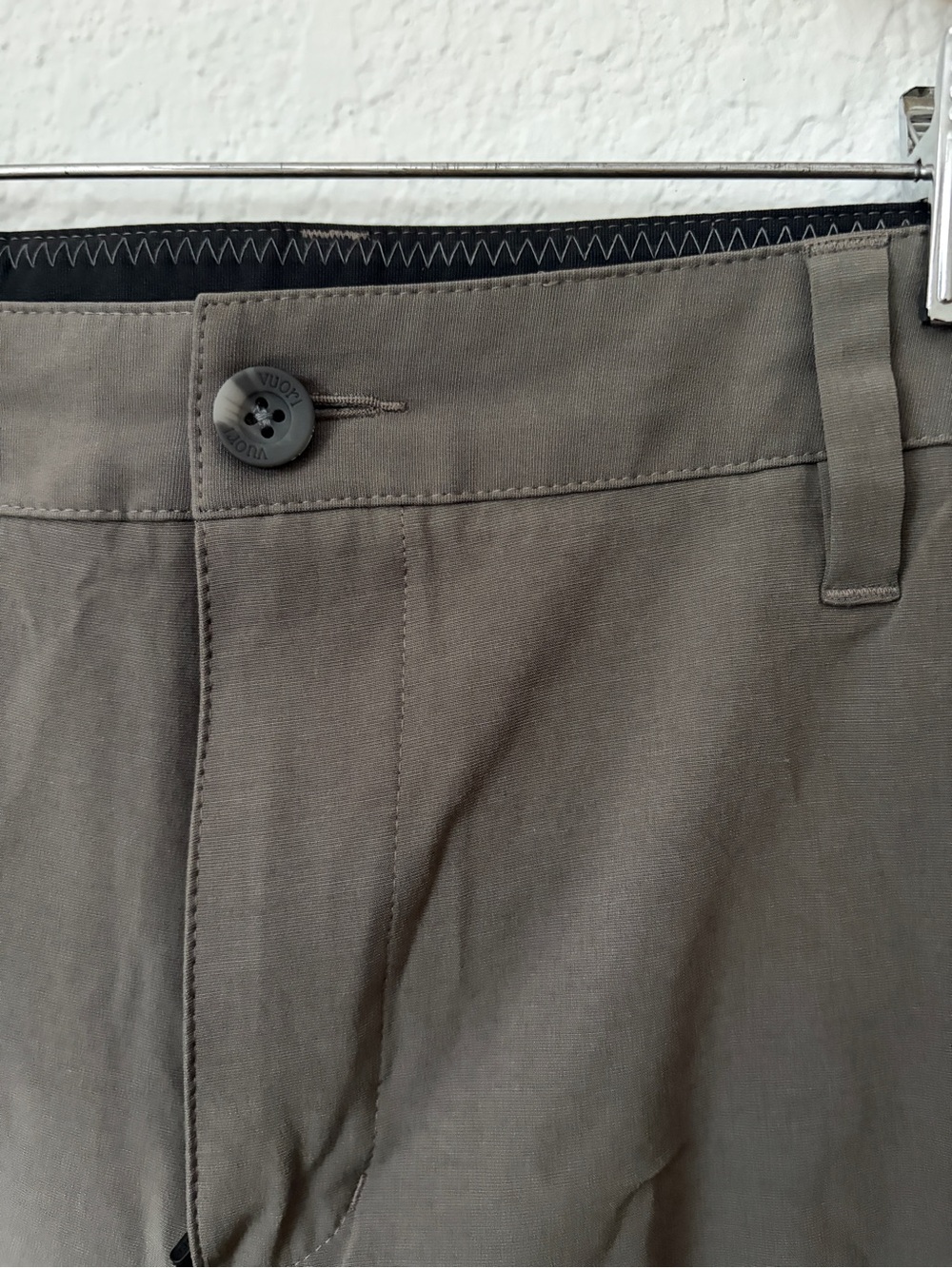 VUORI Men's Aim Brown-Gray Performance Shorts 36 - Picture 4 of 9